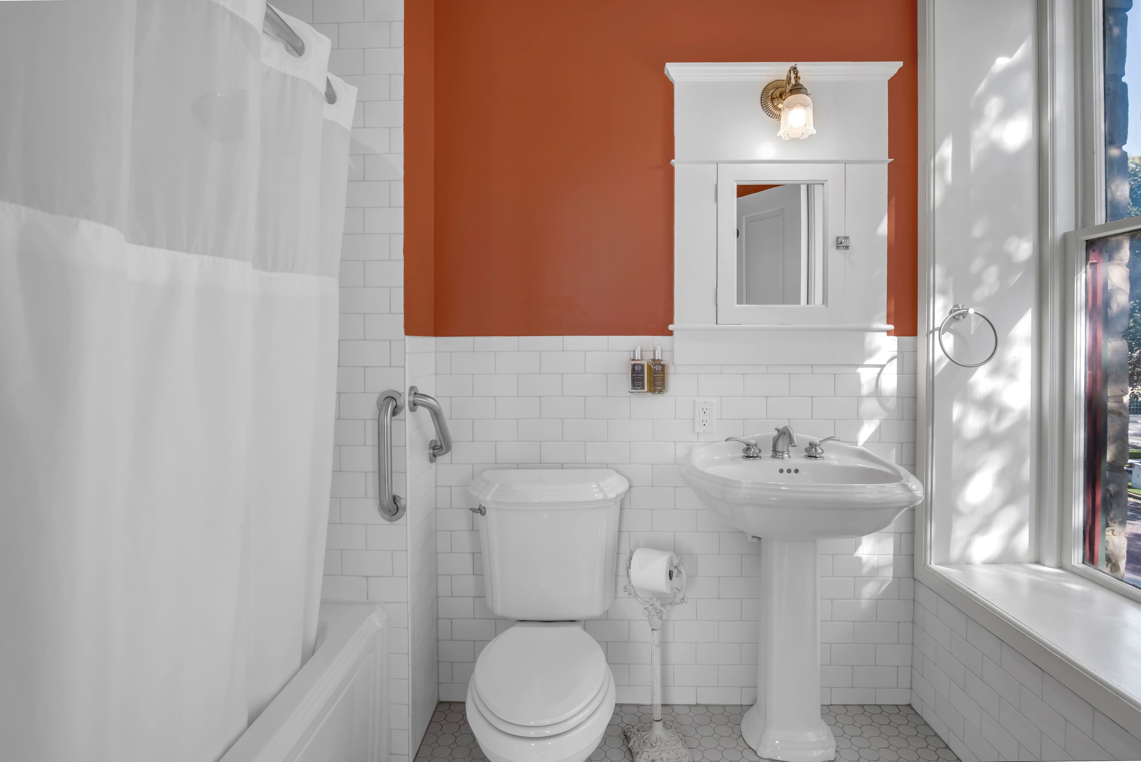 Tallgrass Prairie Suite 206 bathroom