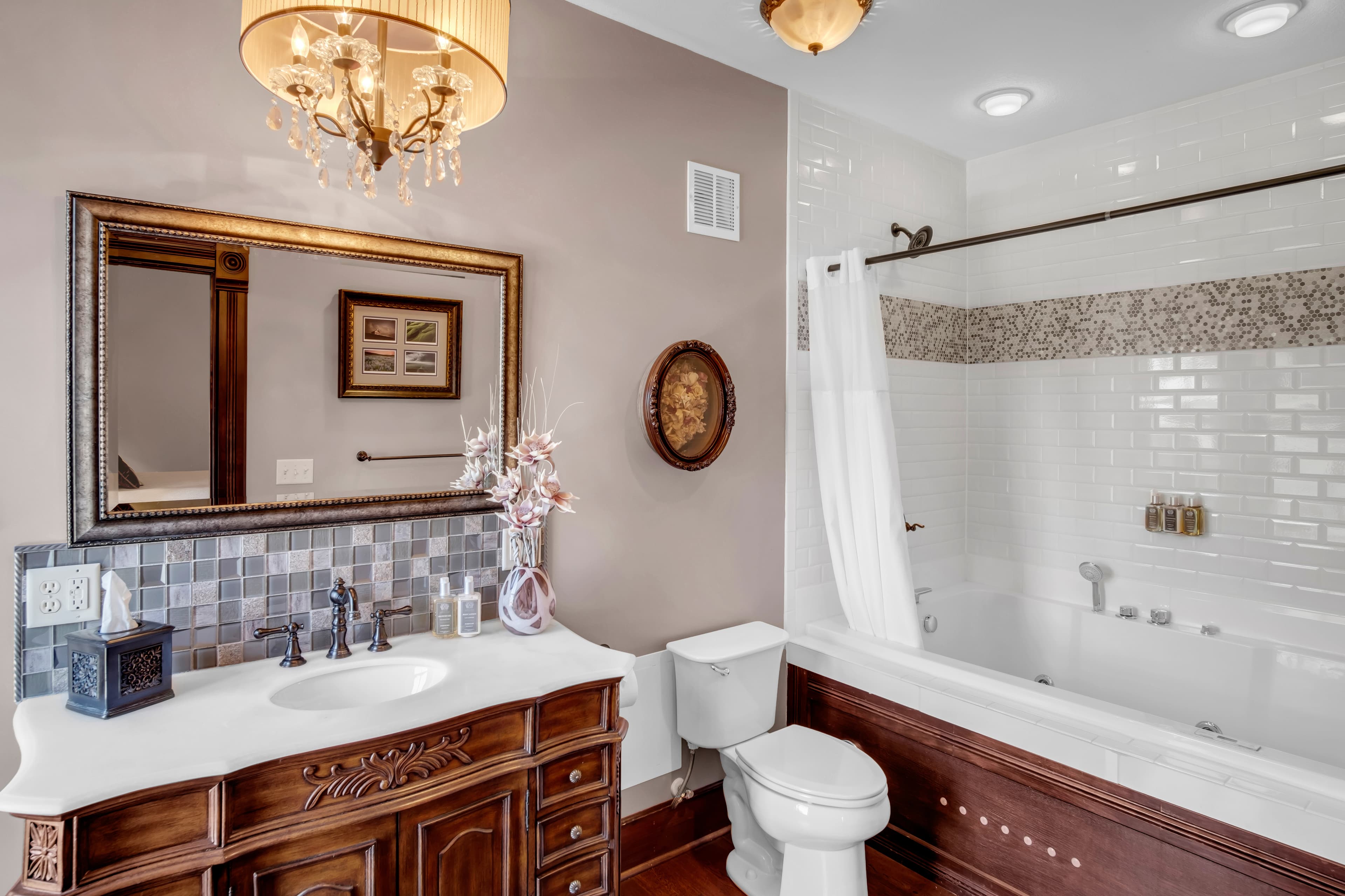 Flint Hills Suite 311 bathroom