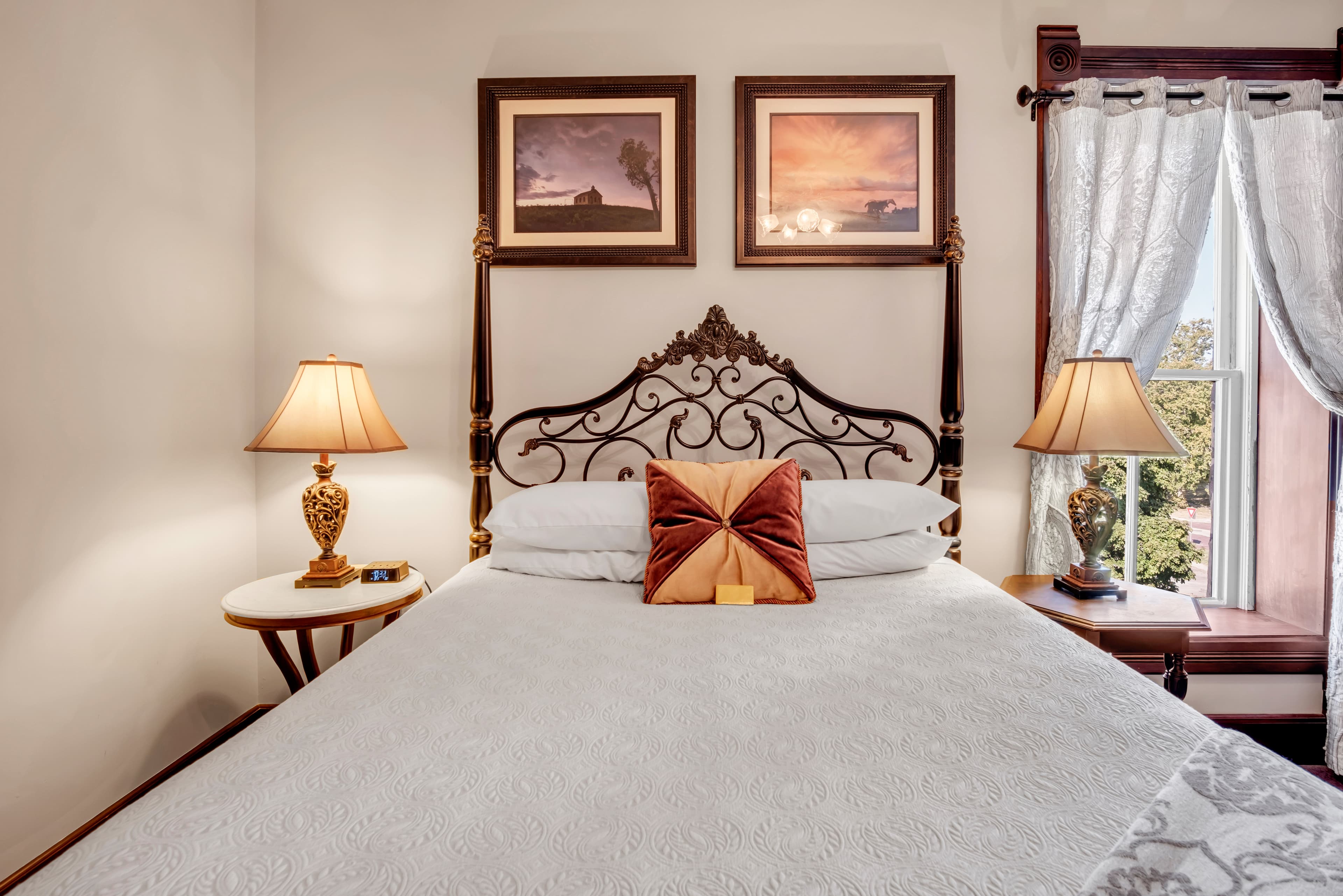 Flint Hills Suite 311 queen bed