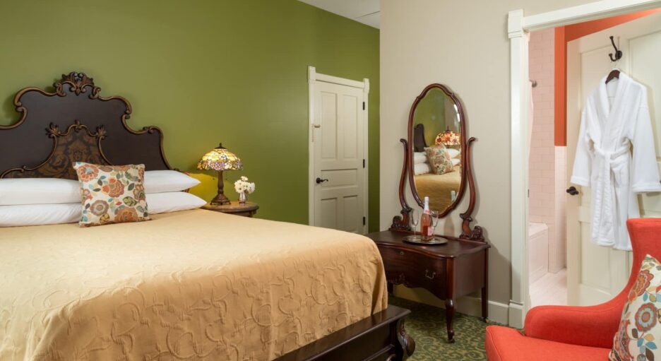 Suite 206 &#8211; The Tallgrass Prairie Suite, Historic Elgin Hotel